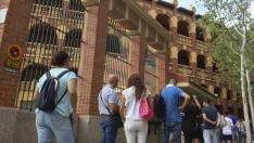 Fila para las taquillas en la Plaza de la Misericordia.