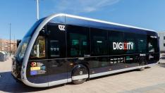 El autobús del proyecto Digizity se aproximará de forma autónoma a la acera donde está ubicada la parada