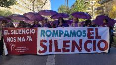 Mujeres marchan contra la violencia de género en Badajoz.