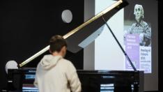 Un joven pianista, en el homenaje de este domingo a Antón García Abril en el Conservatorio Superior de Zaragoza.