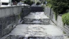 Canfranc denuncia la escasez de caudal del río Aragón en el pueblo