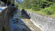 La CHE investiga si la hidroeléctrica dejó sin agua el río Aragón en Canfranc