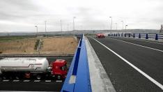 El paso sobre la A-68 en Sobradiel se abre al tráfico tras 20 años de reivindicaciones