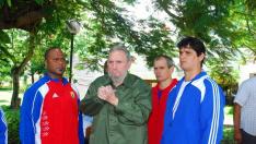 Fidel Castro reaparece vestido de verde olivo