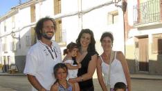 Las familias de Carolina Aldana y Gloria Berzosa -en la foto- se han instalado en Castelnou.
