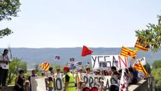 Unas 300 personas protestan contra el recrecimiento de Yesa