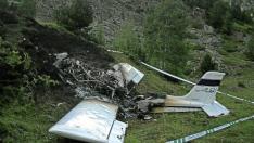 Mueren  dos personas  al estrellarse una avioneta francesa cerca de Sahún