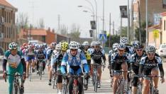 Concentración cicloturista en Jaulín para pedir el arreglo de la ruta de Goya