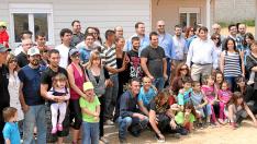 Castelnou recibe con una fiesta a los 25 primeros trabajadores llegados para repoblar el municipio