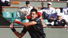 Djokovic suma y sigue, iguala a Federer y amenaza a McEnroe