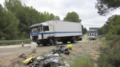 Fallece un hombre tras chocar su turismo contra un camión en Mazaleón