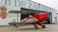 Instantánea de la Bücker Bü 131 en el hangar del Real Aeroclub de Zaragoza