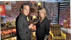 El presentador de 'Cuarto milenio', Iker Jiménez, junto a Carmen Porter.