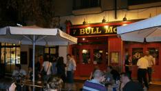 Tertulias en inglés en la terraza del pub 'Bull McCabes'