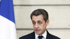 Hollande critica que Sarkozy quiera reducir a la mitad la inmigración
