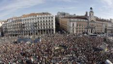 Los 'indignados' llenaron la Plaza del Sol de Madrid durante el 15-M.