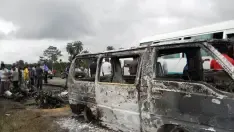 El camión calcinado tras el accidente