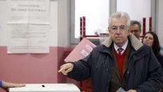 Mario Monti deposita su voto