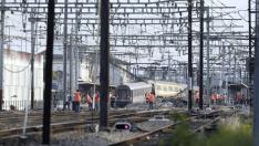Al menos siete muertos al descarrilar un tren en París