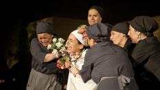 Teatro de Robres lleva su 'Bernarda Alba' a las calles de Pertusa