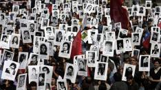 Miles de chilenos marchan para exigir verdad y justicia a 40 años del golpe