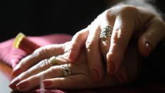La osteoporosis es una enfermedad esquelética en la que se produce una disminución de la densidad de masa ósea.