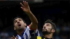 El jugador del Real Zaragoza Álvaro, en una acción en el partido ante el Deportivo