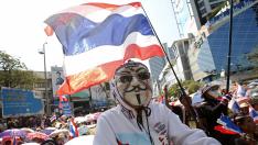 Los antigubernamentales bloquean las principales avenidas en Bangkok