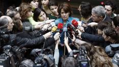 Yolanda Barcina atiende a los medios