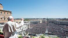 El Papa Francisco dando la bendición Urbi et orbi.