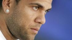 Dani Alves sufre racismo con un plátano