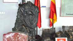 La estatua troceada y la placa recuperadas por la Policía Foral