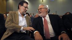 Rajoy charla con Arias Cañete