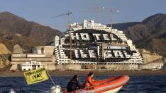 Greenpeace marca de negro el hotel Algarrobico