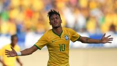 Neymar celebra un tanto en el partido amistoso disputado ayer entre Brasil y Panamá