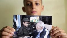 Fidel Castro se reúne con un niño de ocho años que se declara fan suyo