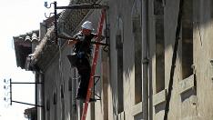 Empieza el derribo del cuartel de la Merced para construir pisos tras siete años de bloqueo