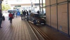 El coche empotrado en la estación, en una imagen subida a Twiiter por Santi A.L.