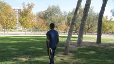 Akon, senegalés que llegó solo con 15 años, en el parque del Tío Jorge