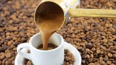 Los consumidores de café también tenían un menor riesgo de muerte por enfermedades cardiovasculares, respiratorias, diabetes, neumonía, gripe o suicidio, según este estudio.