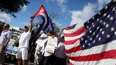 El exilio cubano califica de "infamia" las "concesiones" de Obama a Raúl Castro