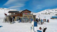 Astún y Candanchú inauguran el primer gran fin de semana de la temporada de esquí