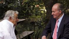 Don Juan Carlos y el expresidente uruguayo José Mujica