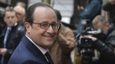 Publican las primeras fotos de Hollande y Gayet saliendo juntos a una fiesta