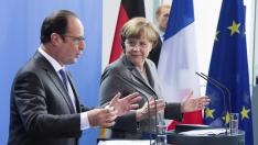 Hollande y Merkel en la rueda de prensa de este martes en la cancillería alemana