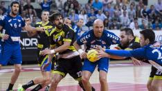 El BM Aragón empata (29-29) y deberá seguir luchando para sellar la permanencia