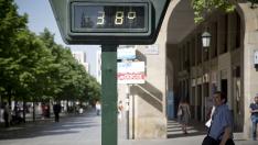 Los termómetros marcan 38º en el centro de Zaragoza el 12 de mayo de 2015