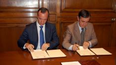 E presidente de la Diputación de Soria, Antonio Pardo, y el secretario de Estado de Seguridad del Ministerio del Interior, Francisco Martínez, han suscrito el convenio.