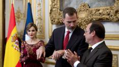 El rey Felipe VI con Hollande en su visita a París