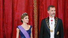 Felipe VI y Letizia antes de la cena de gala ofrecida al presidente de Perú, Ollanta Humala.